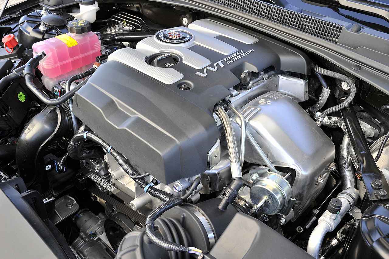 画像: 日本仕様は新開発の2L 直4ターボと6速ATの組み合わせ。キャデラックらしからぬ（？）軽快感がいい。