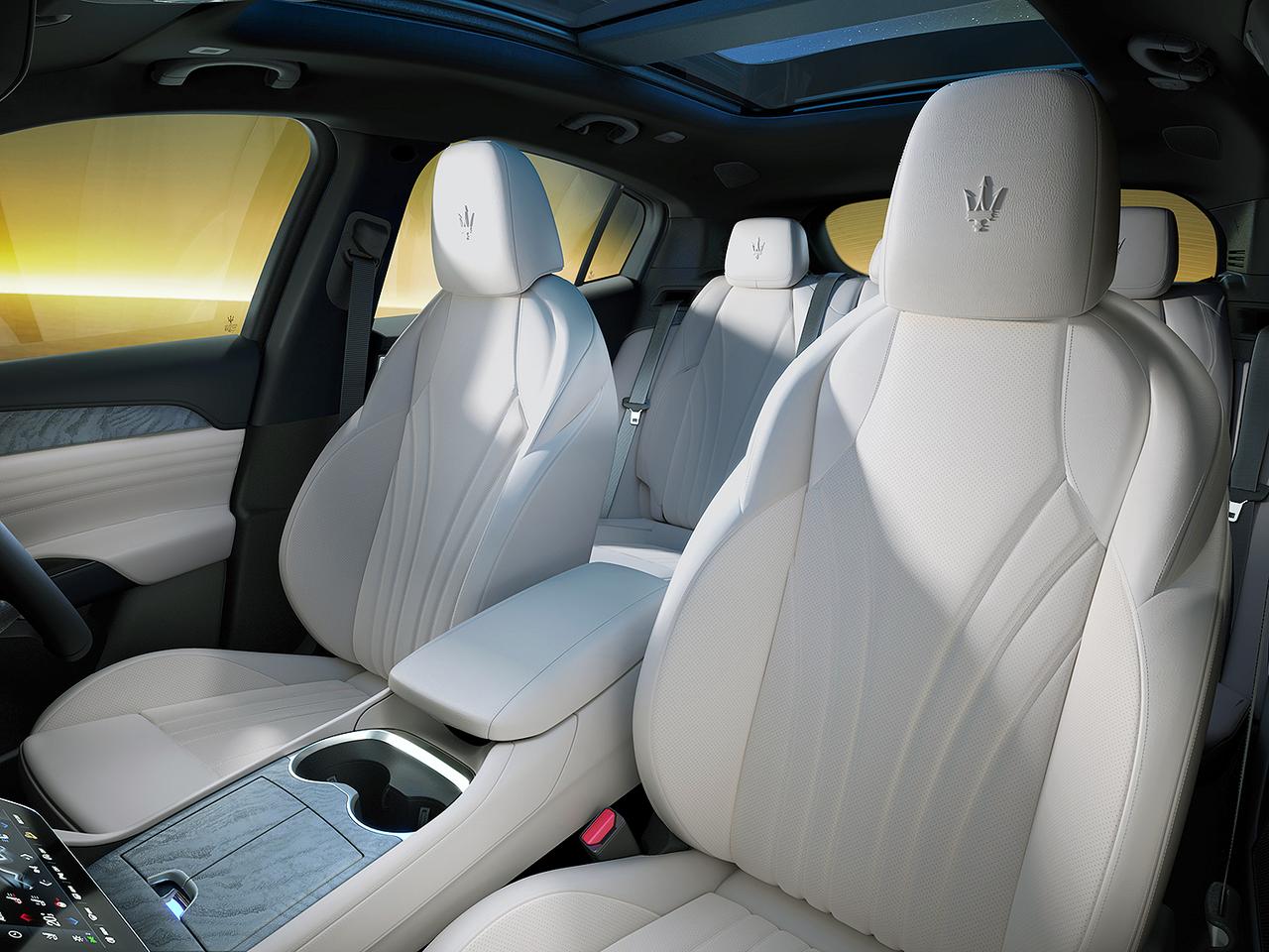 画像 : 5番目の画像 - マセラティ グレカーレ「ルミナ ブルー」 - Webモーターマガジン