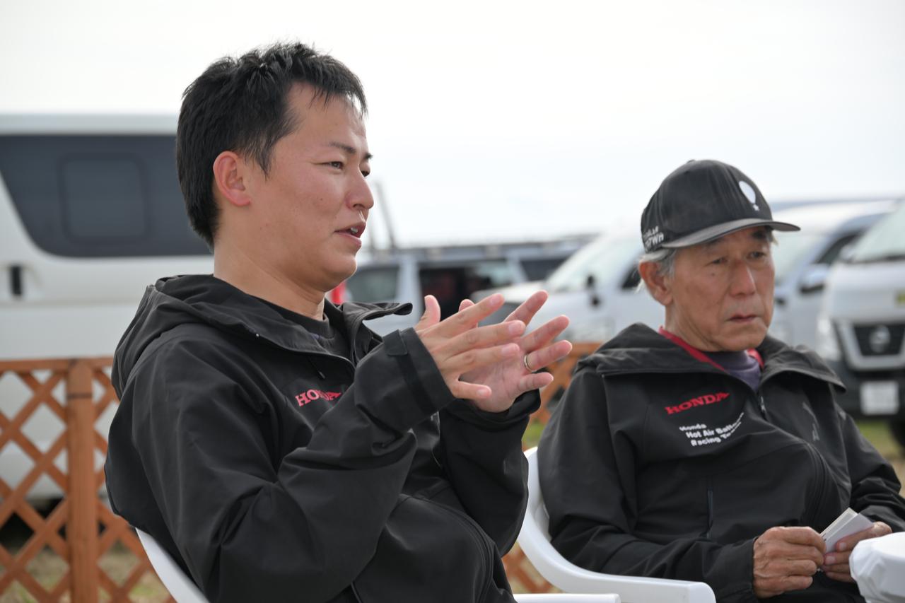 画像: 株式会社ジャパンバルーンサービス町田 翔吾さん（左）とThe Aero-Libertines クルー田栗 康朗さん（右）