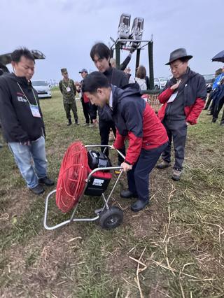 会場を訪れた坂井英隆佐賀市長