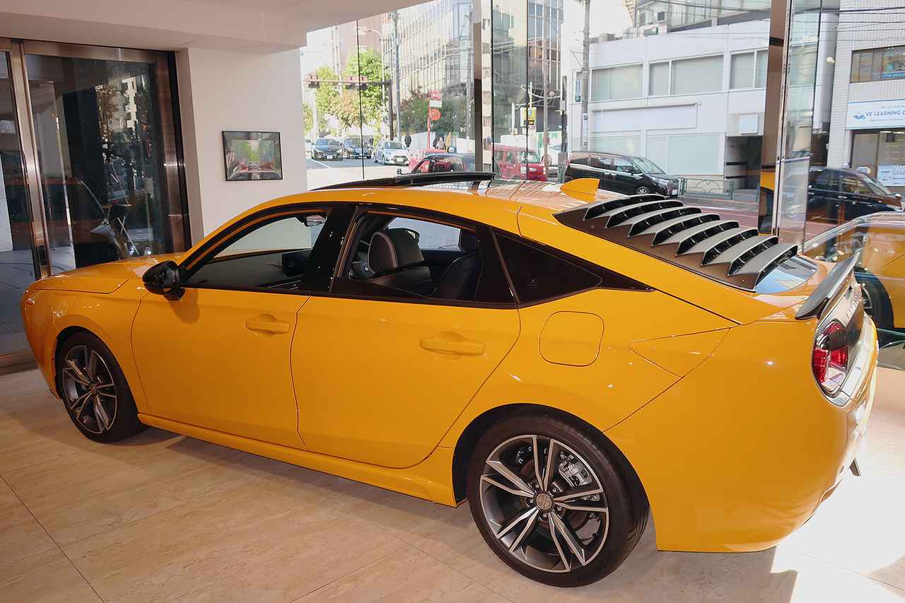 画像: テールエンドのリアスポイラーは標準装備だが、リアガラスルーバーはオプション設定。