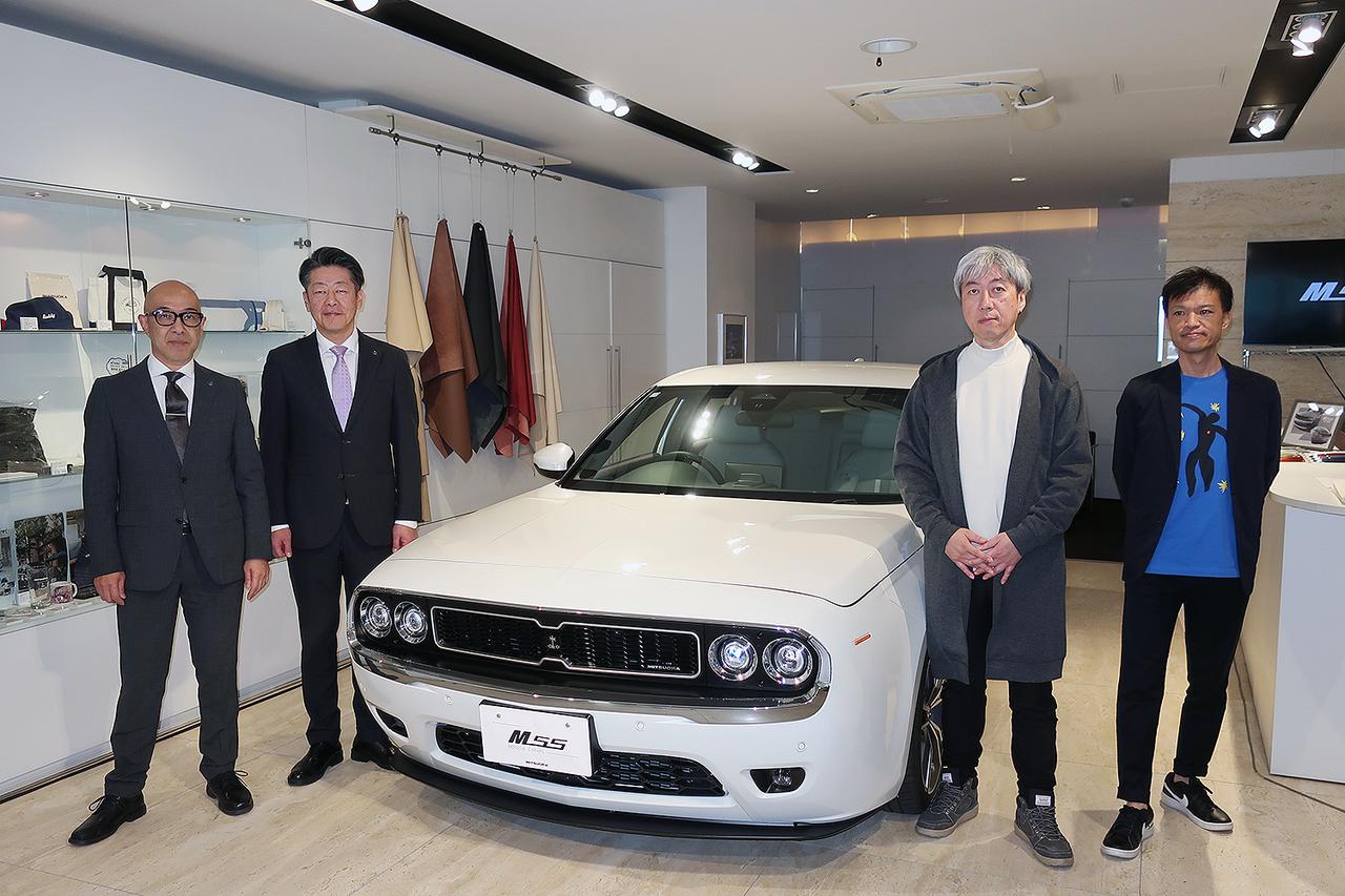 画像: 写真左から、光岡自動車 オリジナルカー事業部 営業企画本部長の渡部稔氏、同社 常務取締役の光岡太進氏、同社オリジナルカー事業部 デザイナーの渡辺清和氏、同社オリジナルカー事業部 課長兼デザイナーの青木孝憲氏。