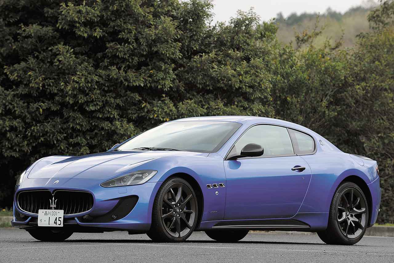 画像: いかにもハイパフォーマンスカーというオーラを醸し出すグラントゥーリズモの登場は、マセラティ ファンを喜ばせた。