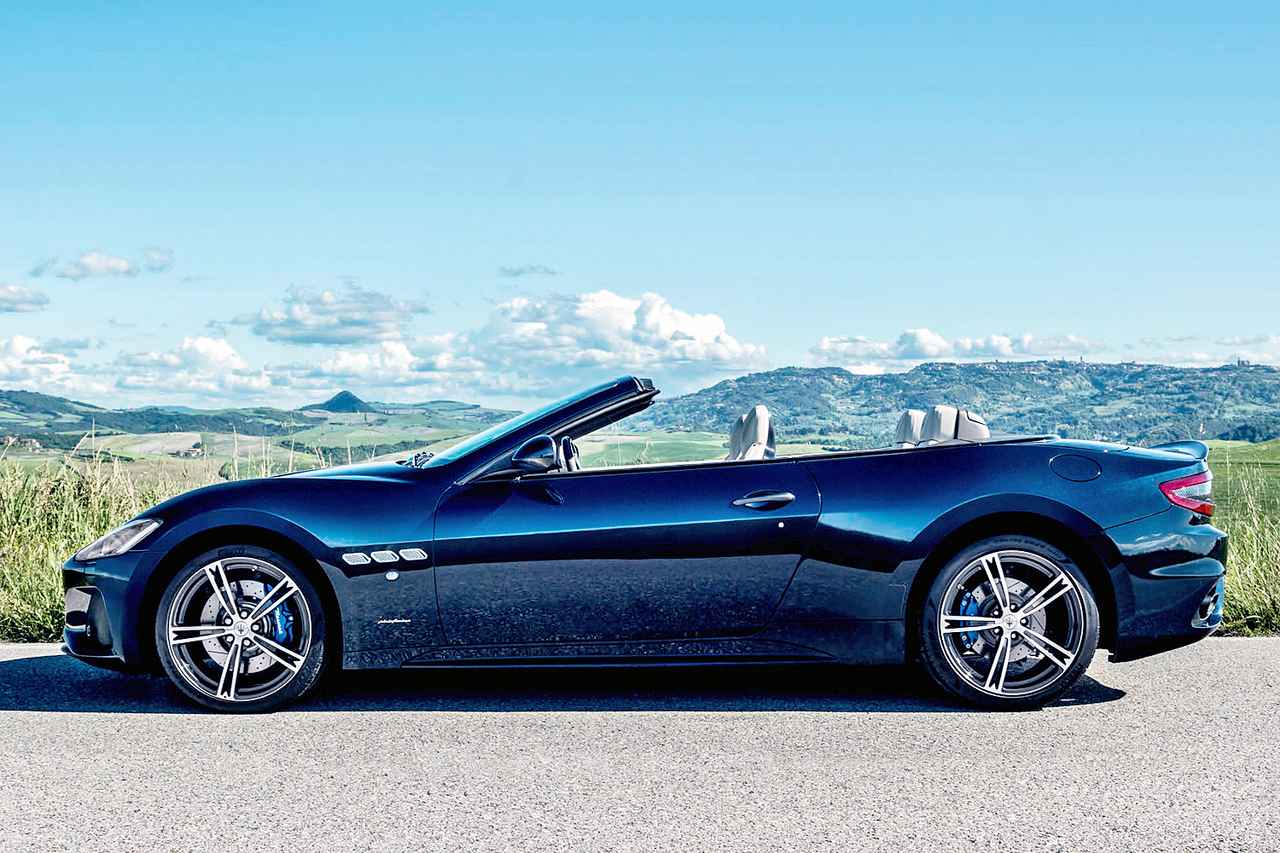 画像: 2009年にはソフトトップのオープンモデル「グランカブリオ」も登場し、グラントゥーリズモと人気を二分した。