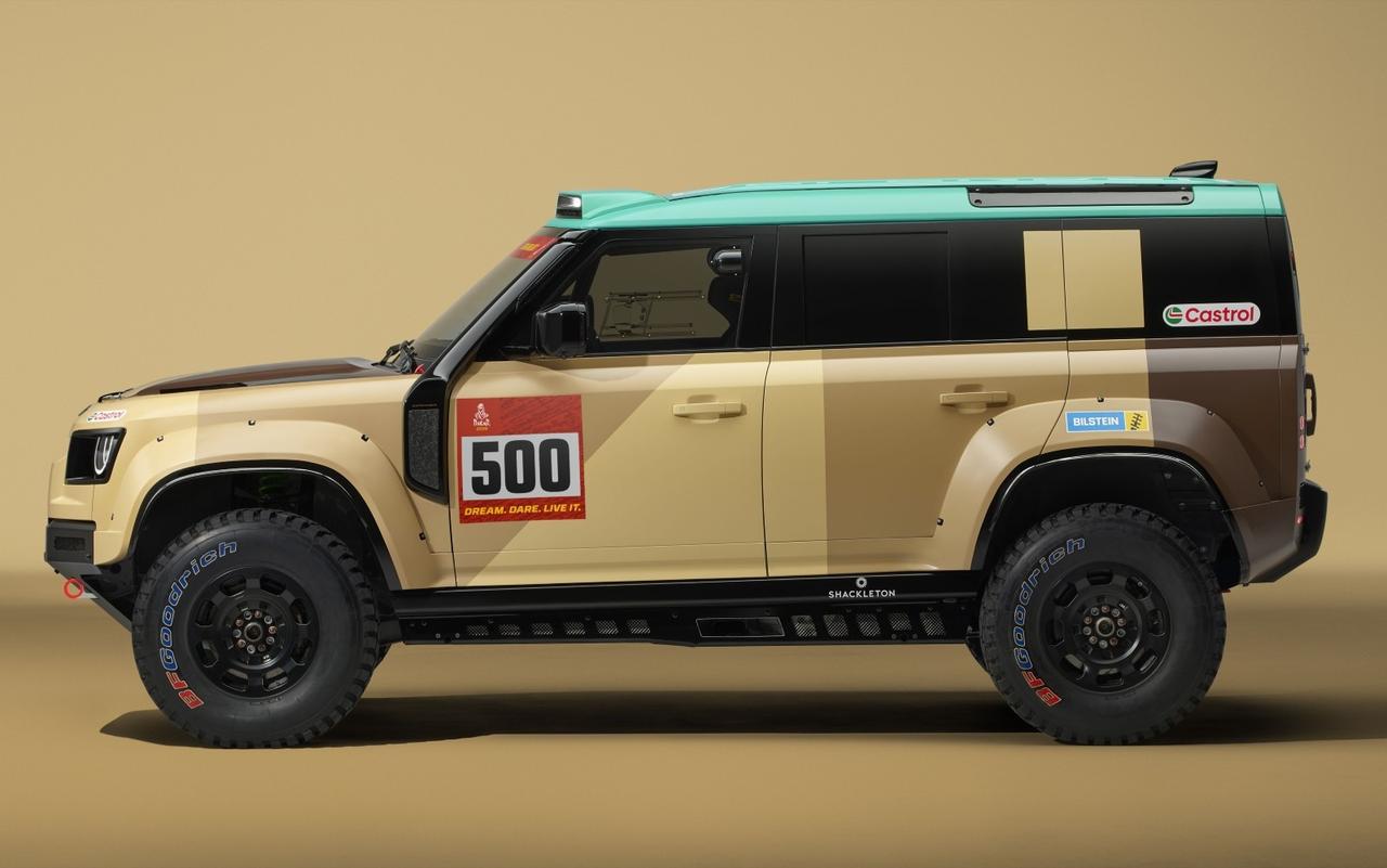 画像: ボディ全体を貫く直線的な色分割が、走行中の砂丘の陰影を連想させるデザイン。補助ライトポッドや外装補強の装着も視覚化。