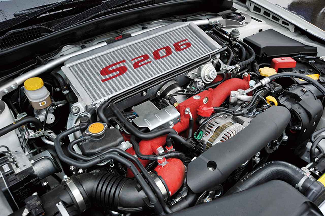 画像: 専用チューンのECUや専用ボールベアリングターボなどにより、2L水平対向エンジンは320ps/431Nmを発生。