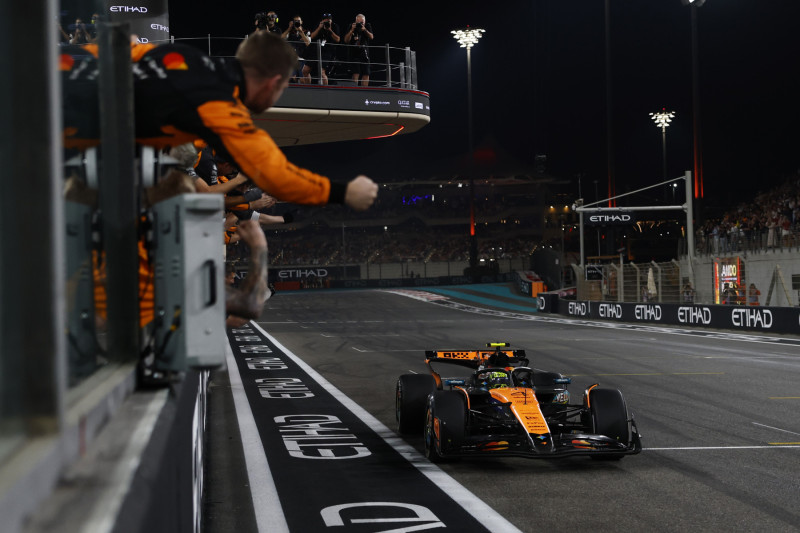 画像 : 5番目の画像 - F1第24戦最終戦アブダビGP決勝 - Webモーターマガジン