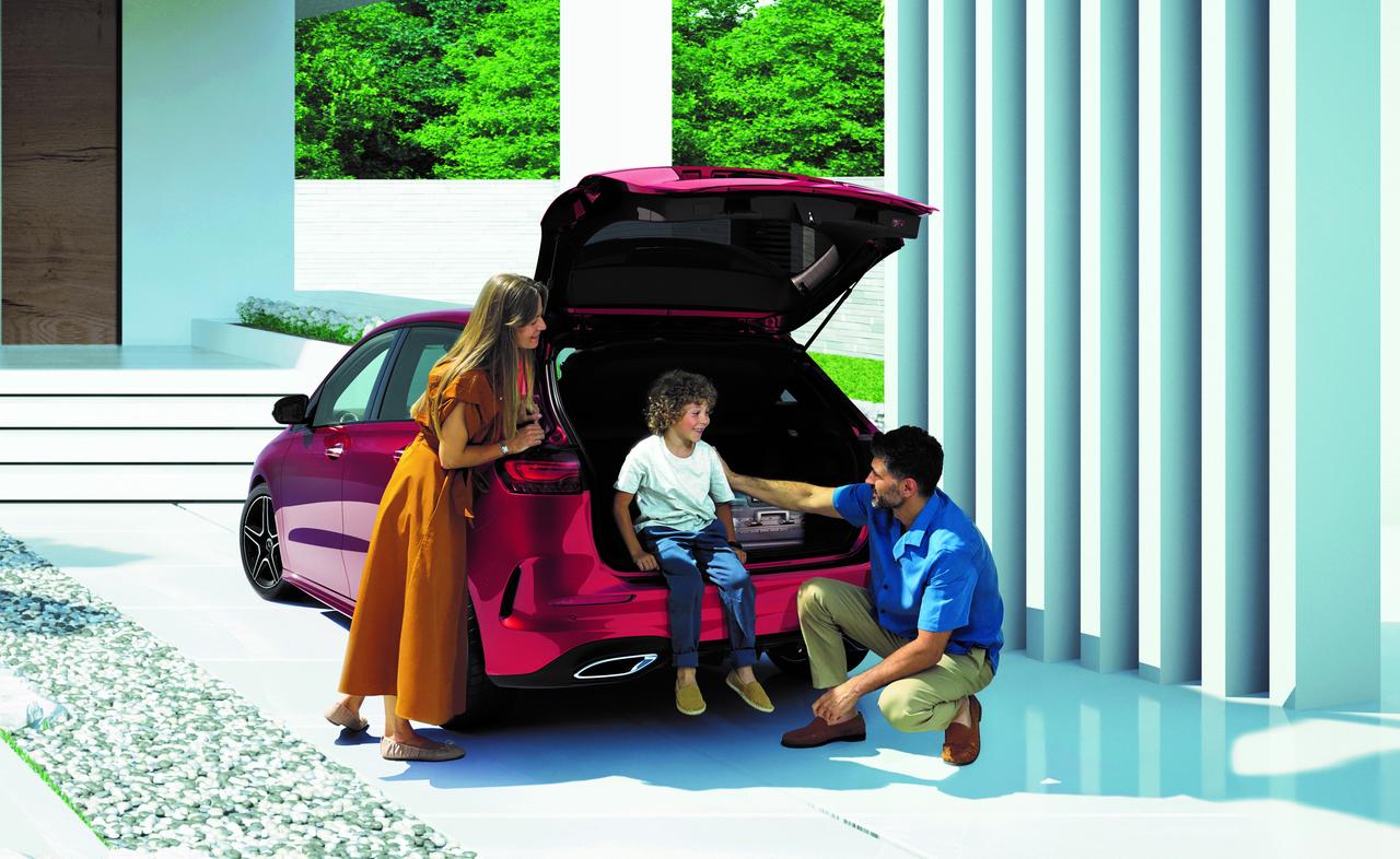 画像: ラゲッジルームは開口部が大きく荷物を出し入れしやすい造り。奥行きも十分で、家族のレジャー用品から日常の買い物まで柔軟に対応できる。