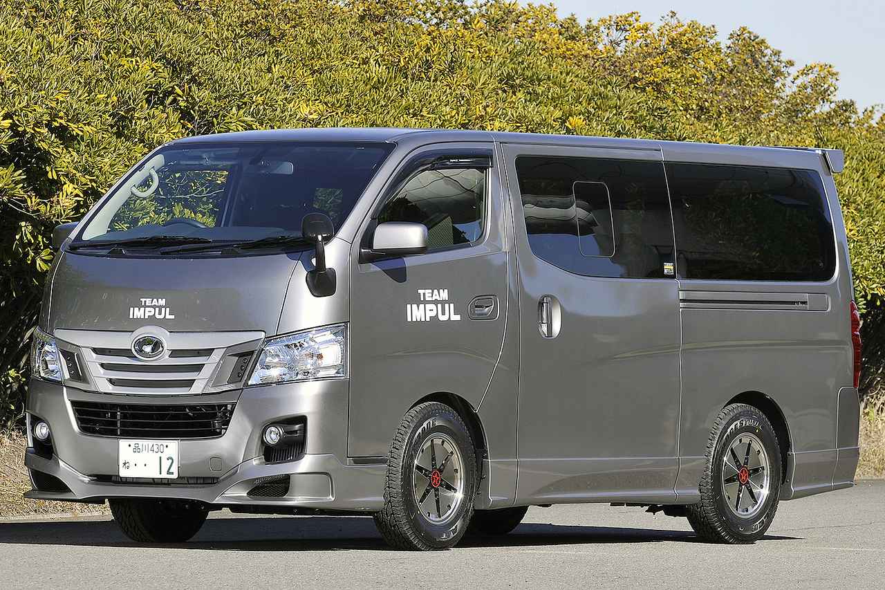 画像: インパルによるドレスアップは今までの乗用車ベースとは異なり、かなりシックにまとめられていた。