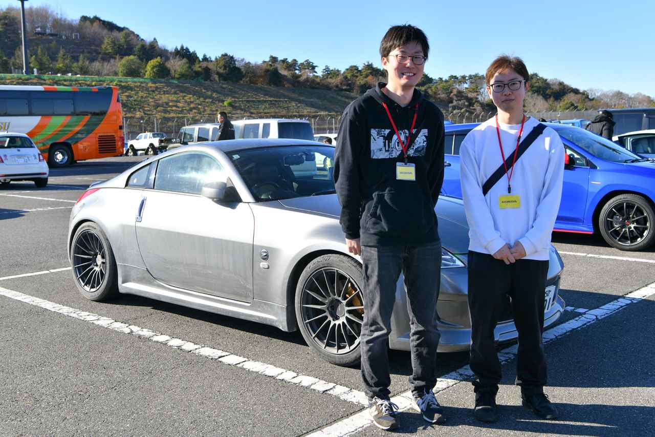画像: 愛車の日産 フェアレディZで「サーキットクルーズ」を満喫した青野良平さん(右・オーナー/山梨県)と、坂本将直さん(左/埼玉県)。