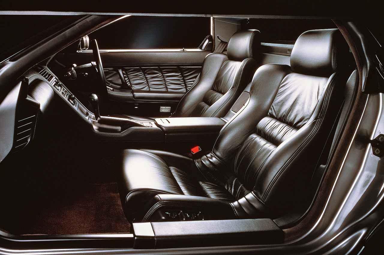 画像: 内装レストアのオプションでは、シート、インパネ、ドアライニング、操作系の表皮を張り替える。