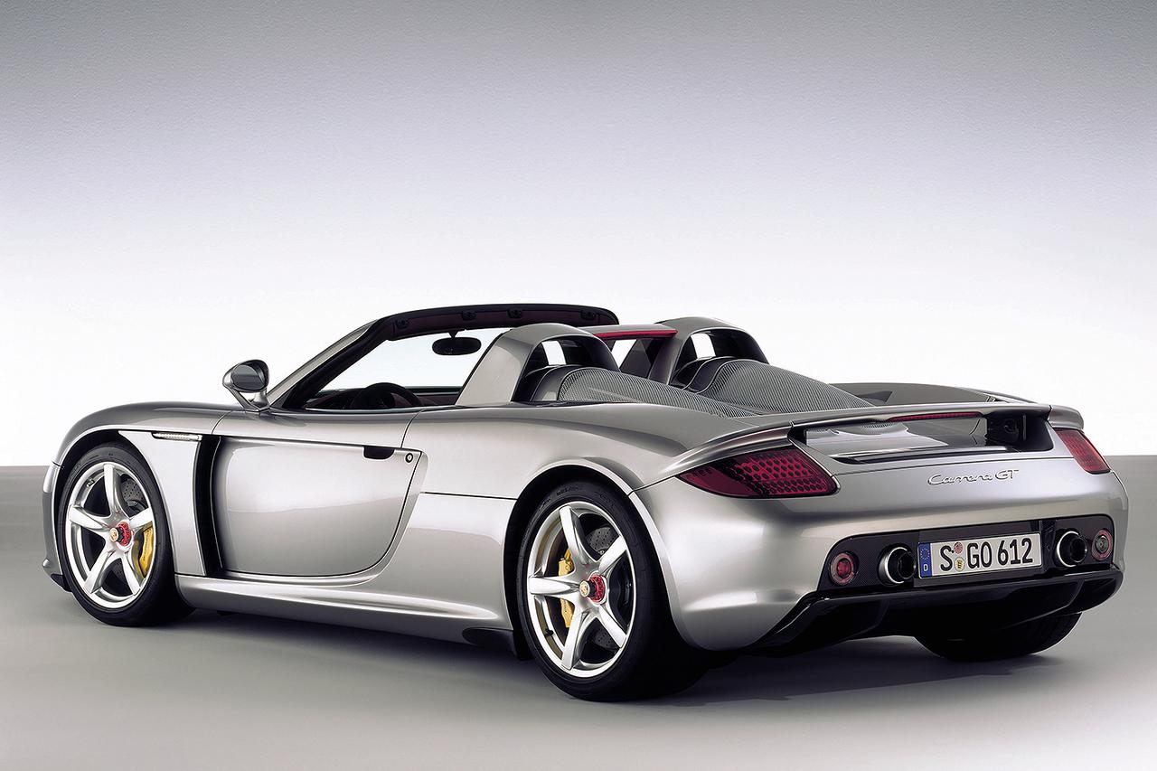 画像: ブレーキにはセラミックディスクや6ポットキャリパーを採用し、強大なストッピングパワーを与えられている。