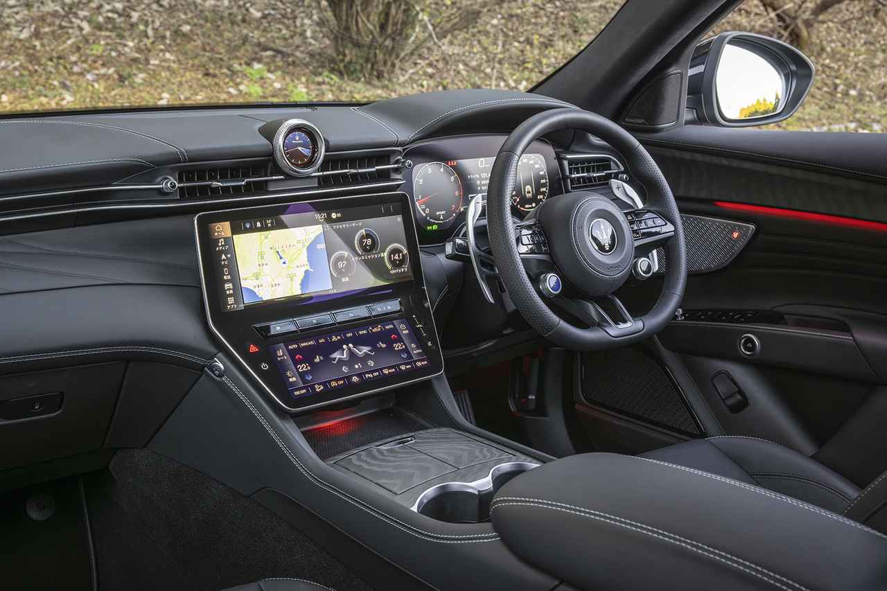 画像: エントリーグレートと言われなければ、内装でそれを判断することはできない。イタリアンラグジュアリーらしい上質なフルレザーインテリア。各ステッチやマテリアルにまでマセラティのこだわりを感じる