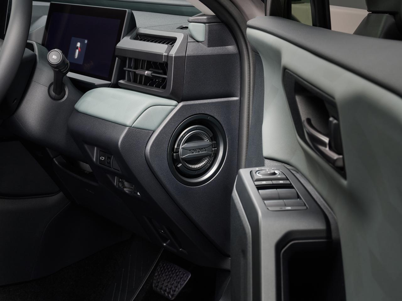 画像 : 45番目の画像 - トヨタ「RAV4」が6代目にフルモデルチェンジ - Webモーターマガジン