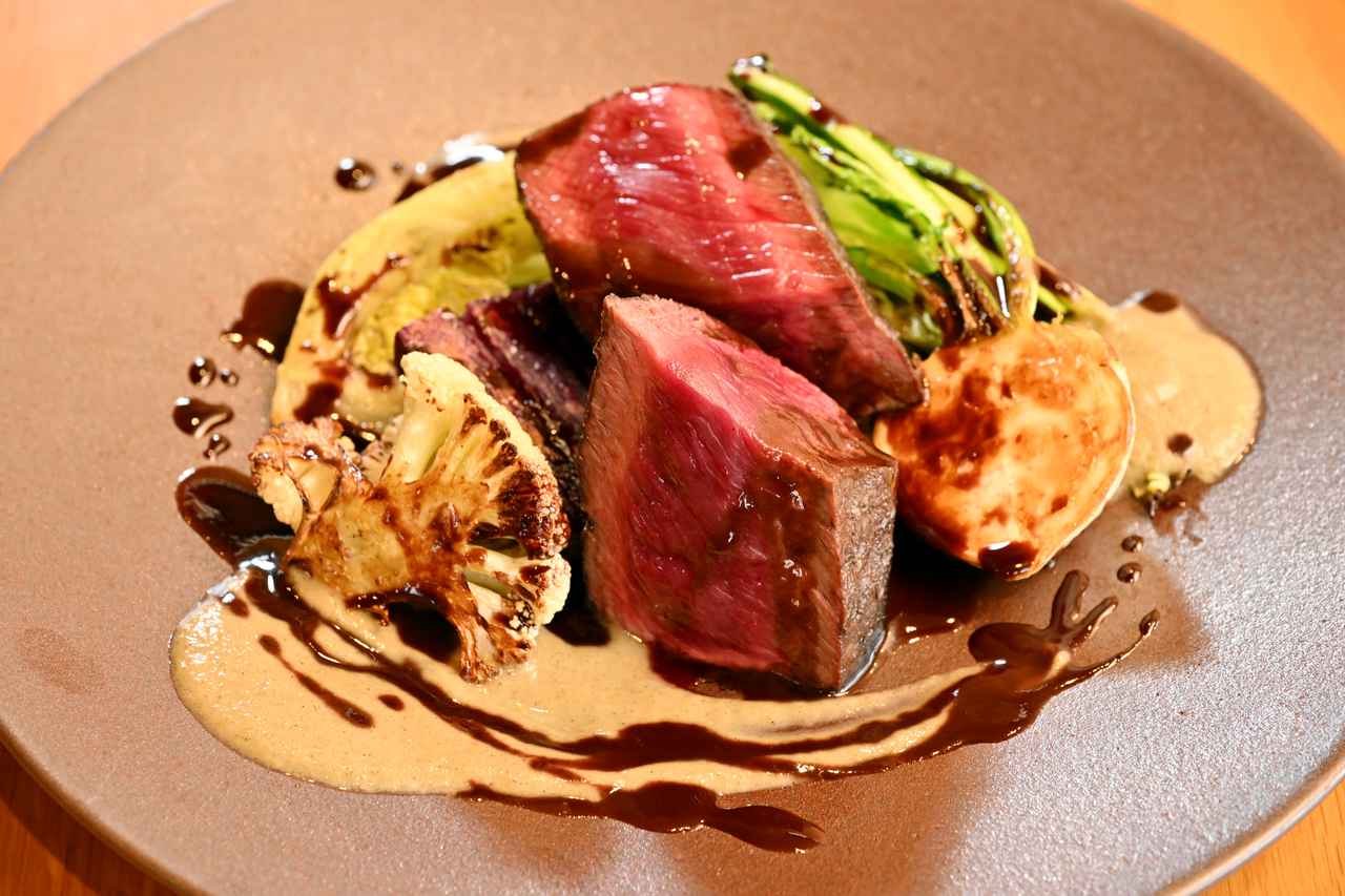 画像: メイン料理の八ヶ岳の鹿肉。