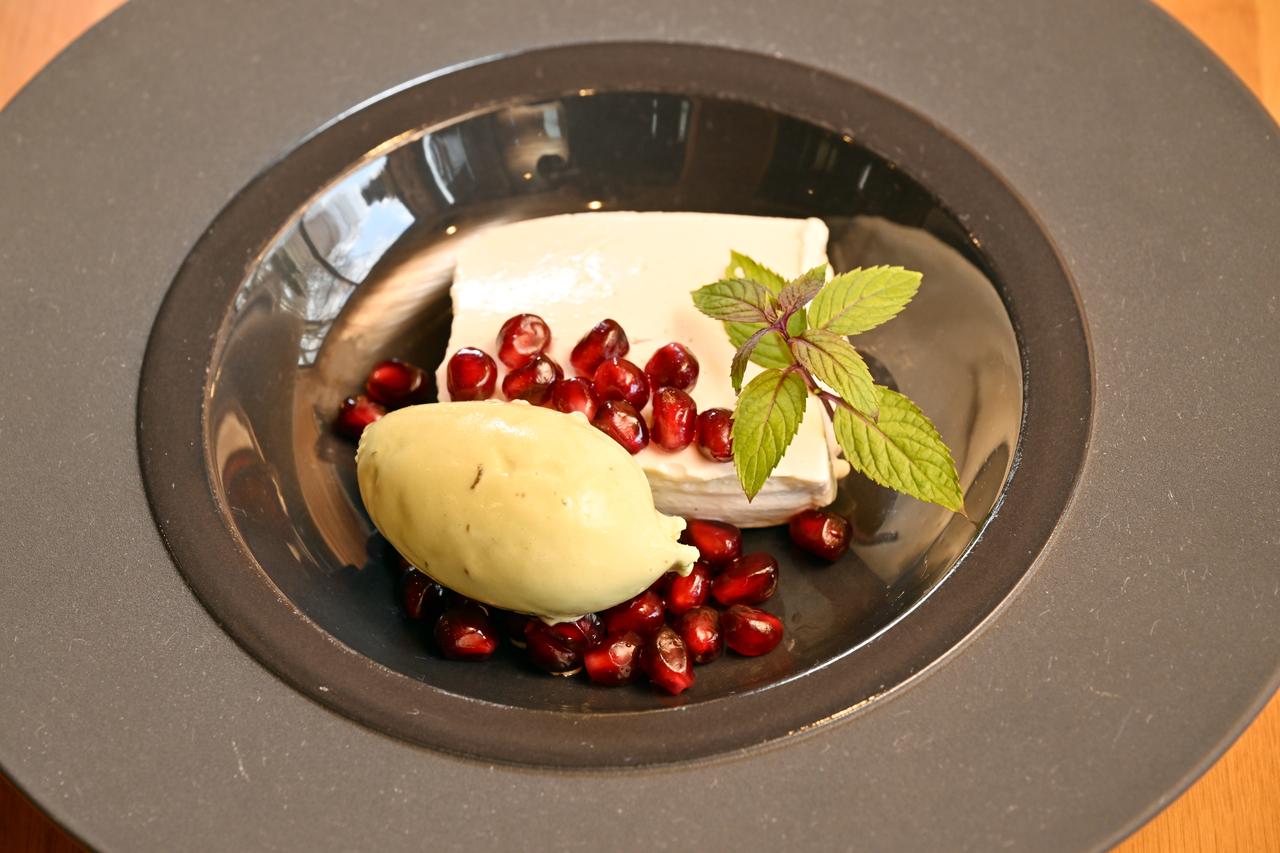 画像: デザート。これに飲み物も用意される。