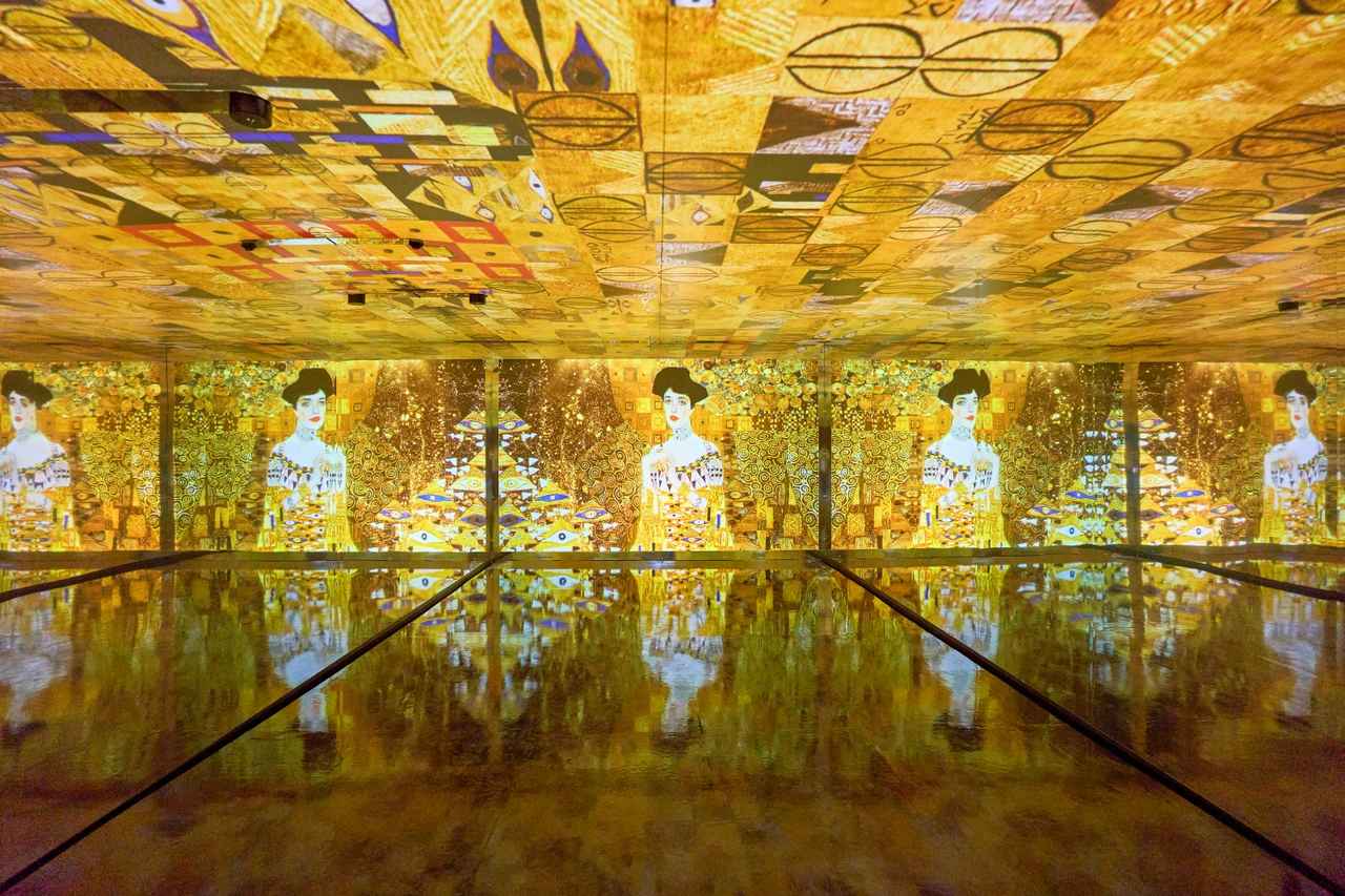 画像: 「ミラールーム」：バックウォールの裏に位置するミラールームでは、側面の外壁に設置された鏡面によってよりパーソナルな没入体験を楽しむことができる。