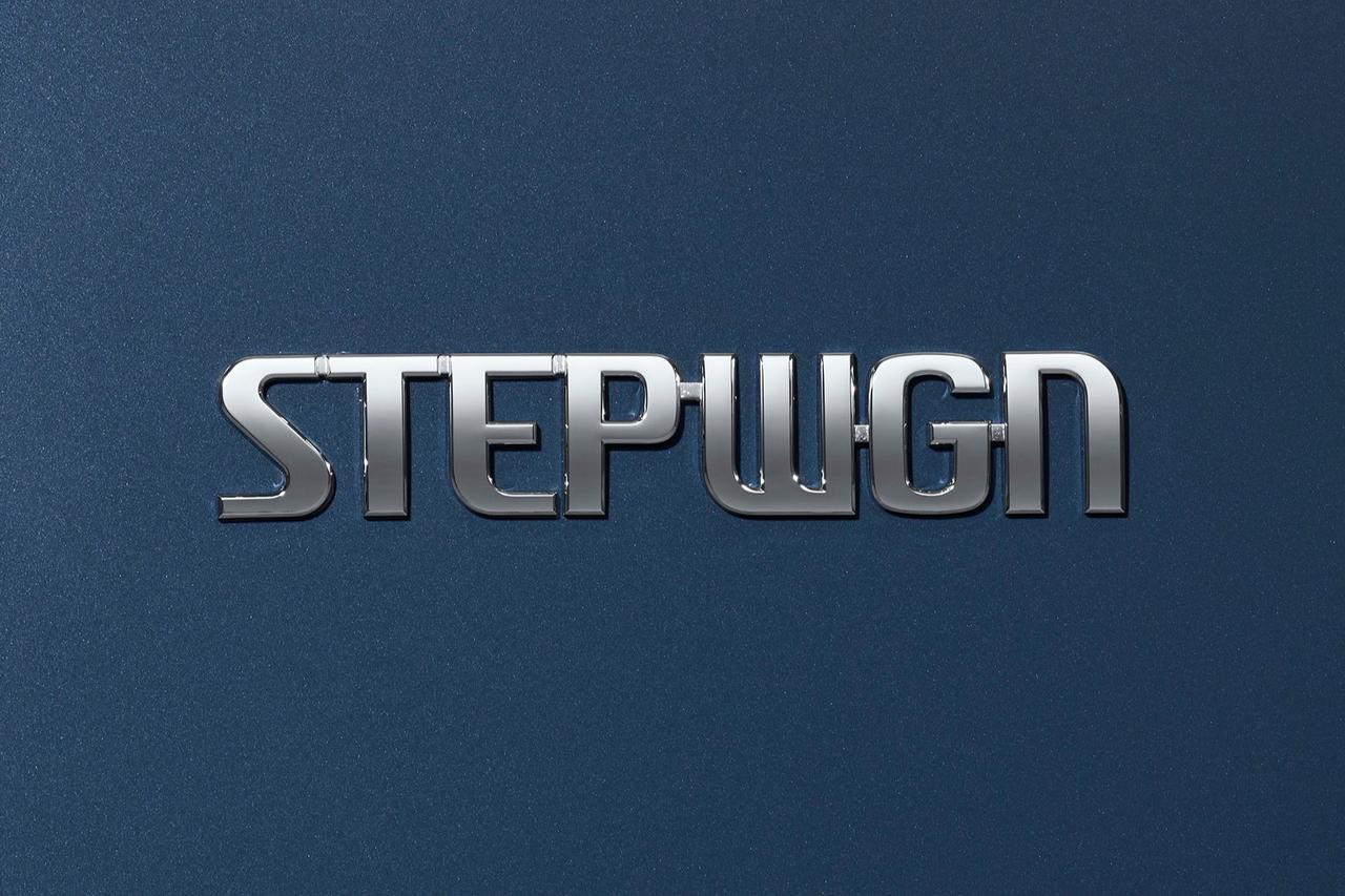 画像: 30周年専用STEP WGNエンブレム（リア）