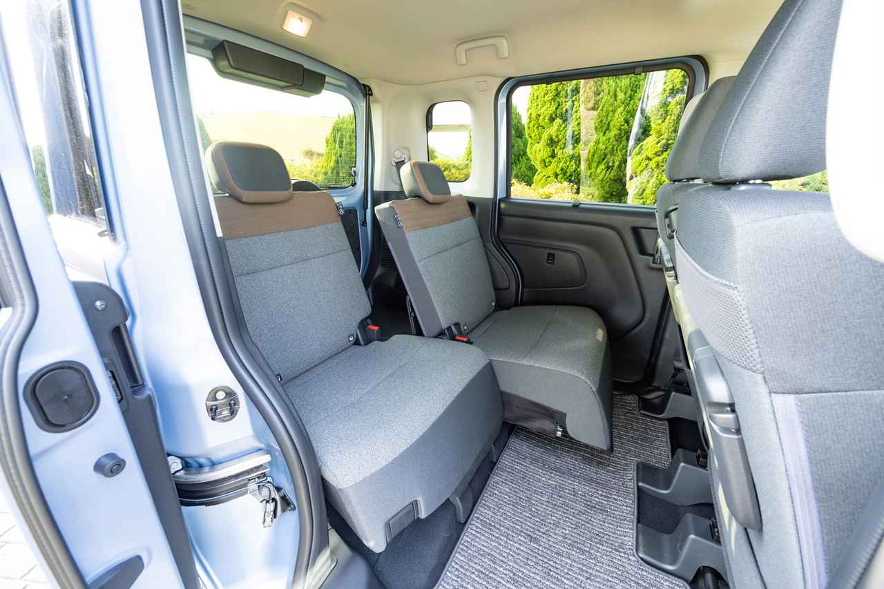 画像: ゼログラビティシート＆高密度ウレタンを採用した新型ルークスの後席。「後席の方がコストかかってます」とは開発者の言葉。