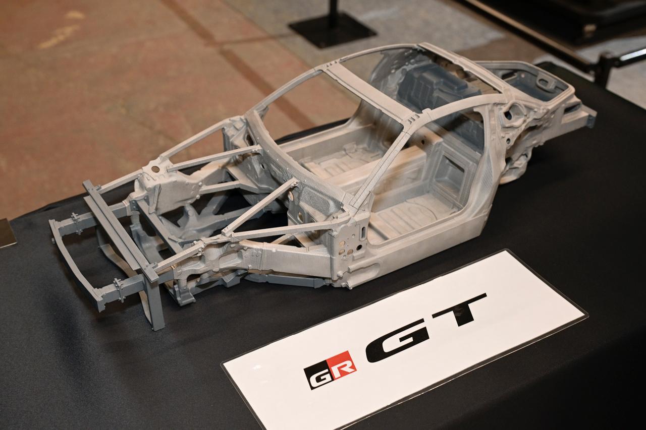 画像: トヨタ初となる新開発のオールアルミニウム骨格(※写真はその模型)。