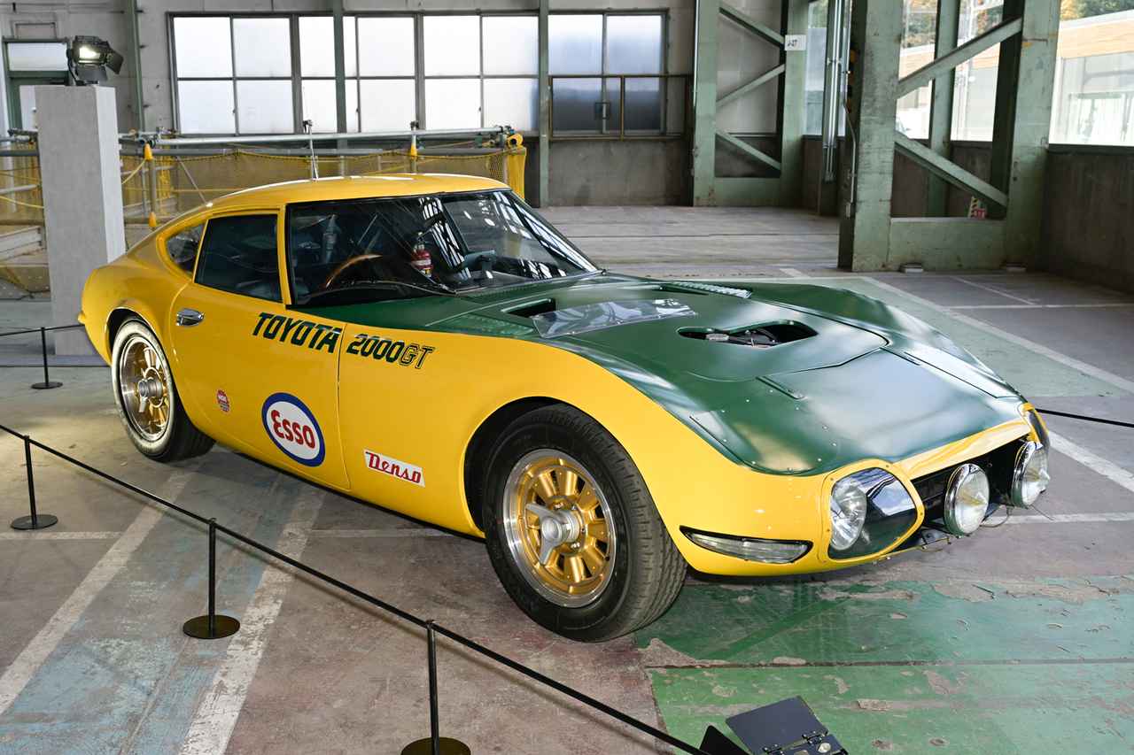 画像: トヨタのスポーツモデルの祖となる2000GT。