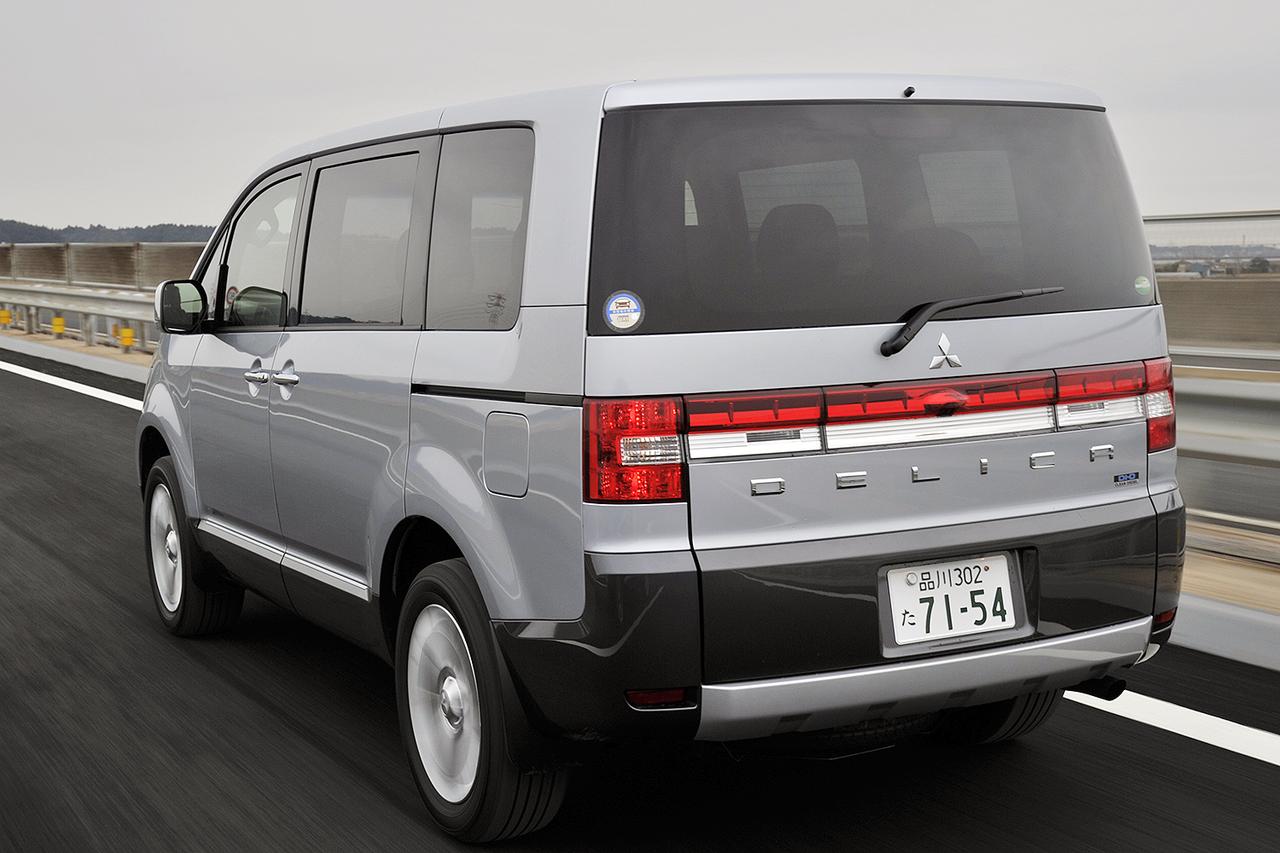 画像: 重いエンジンに合わせたチューニングが功を奏し、ガソリンエンジン搭載車よりフットワークは滑らかだ。