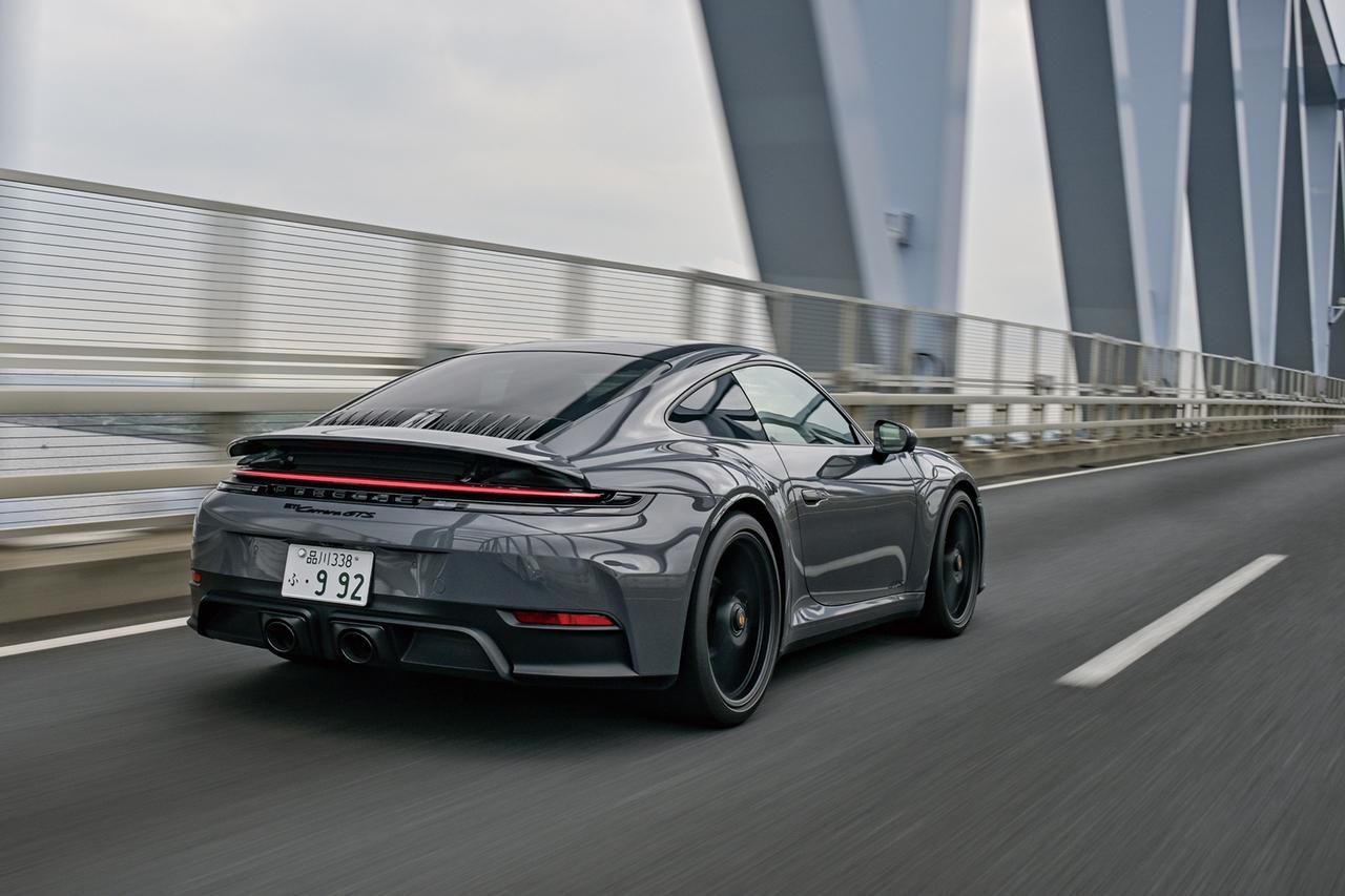 画像: 2024年5月に発表された新型911。その最大といえるトピックが、GTSモデルに同車初となるハイブリッドシステムが追加されたこと。3.6Lの新開発パワートレーンも搭載された。