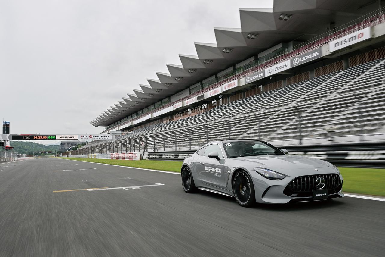 画像: 2024年4月に日本発表されたAMG GT63 4マティック+は、同車初となる四輪駆動でありながら、2+2シートレイアウトを設定することで高性能と優れた実用性を両立しているモデルである。価格は2803万円。