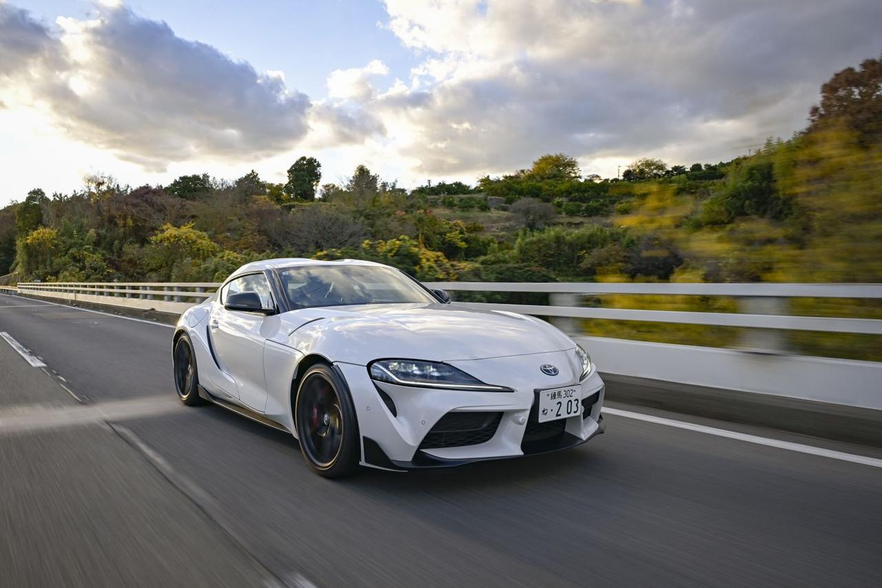 画像: さすが現代のスポーツカー。東京から名古屋の往復では、高速道路中心で13km／Lほどをコンスタントにマークしていた。