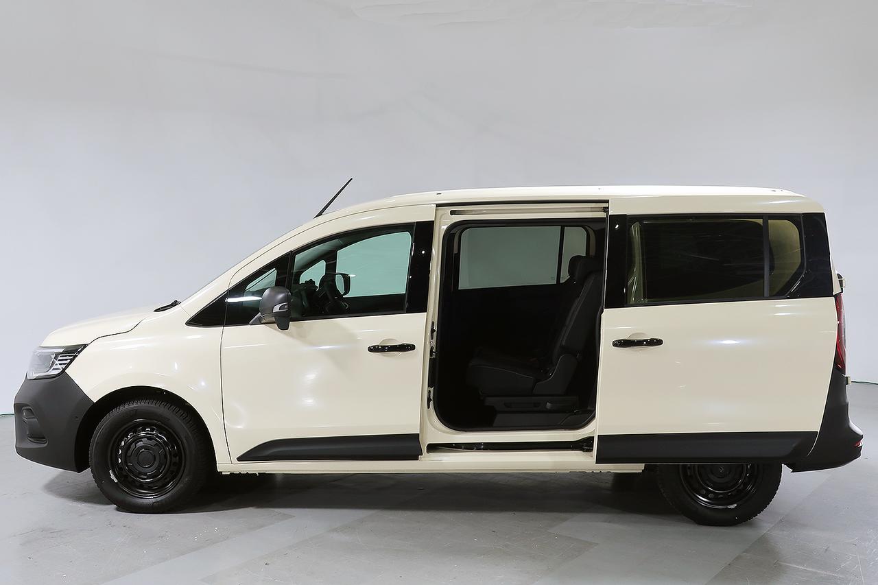 画像: グランカングーはスライドドアも新設計で、開口幅は830mmとカングーより180mm広い。