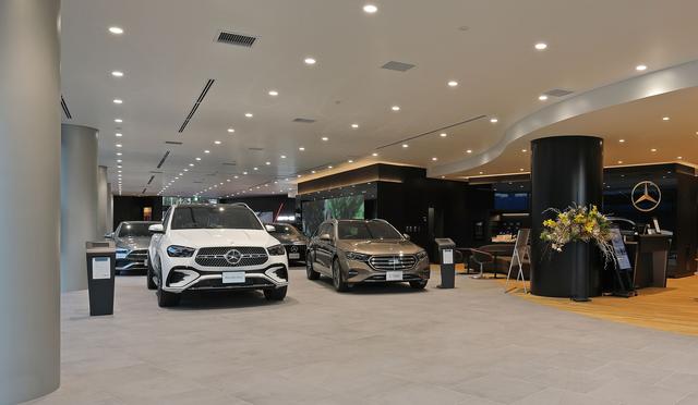 画像: 2025年3月より11カ月をかけてリニューアルを行ったという新店舗は、メルセデス・ベンツの最新CIを採用し、魅力的な空間としている。