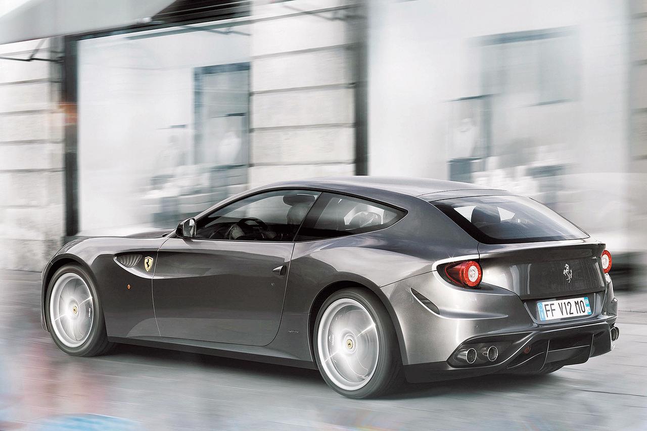 画像: 全長4907mmに対してホイールベースは2949mmとかなり長い。居住性を優先しているのがわかるところだ。