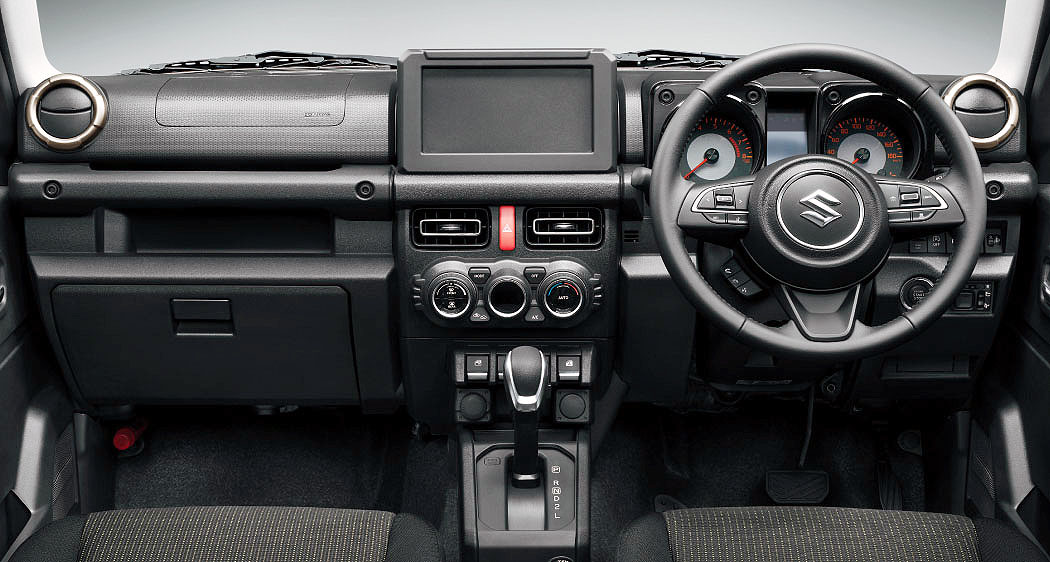 画像: ジムニー ノマド（AT）のインパネまわり。アダプティブクルーズコントロール（ACC）は全車速追従機能付きとなった。