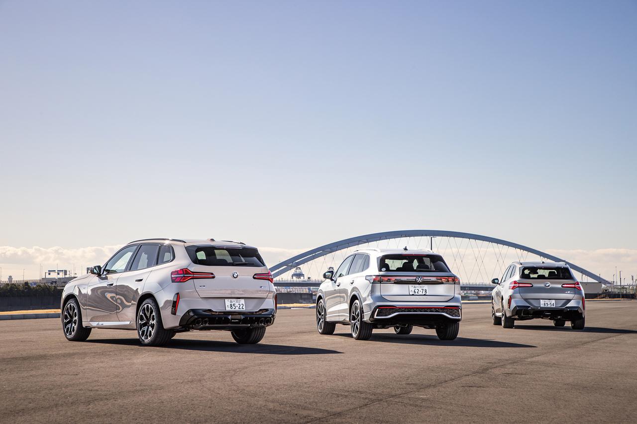 画像: 本企画の試乗車3台、左からBMW X3 M50 xドライブ、フォルクスワーゲン ティグアン eTSI Rライン、BMW X3 20d xドライブ Mスポーツ。