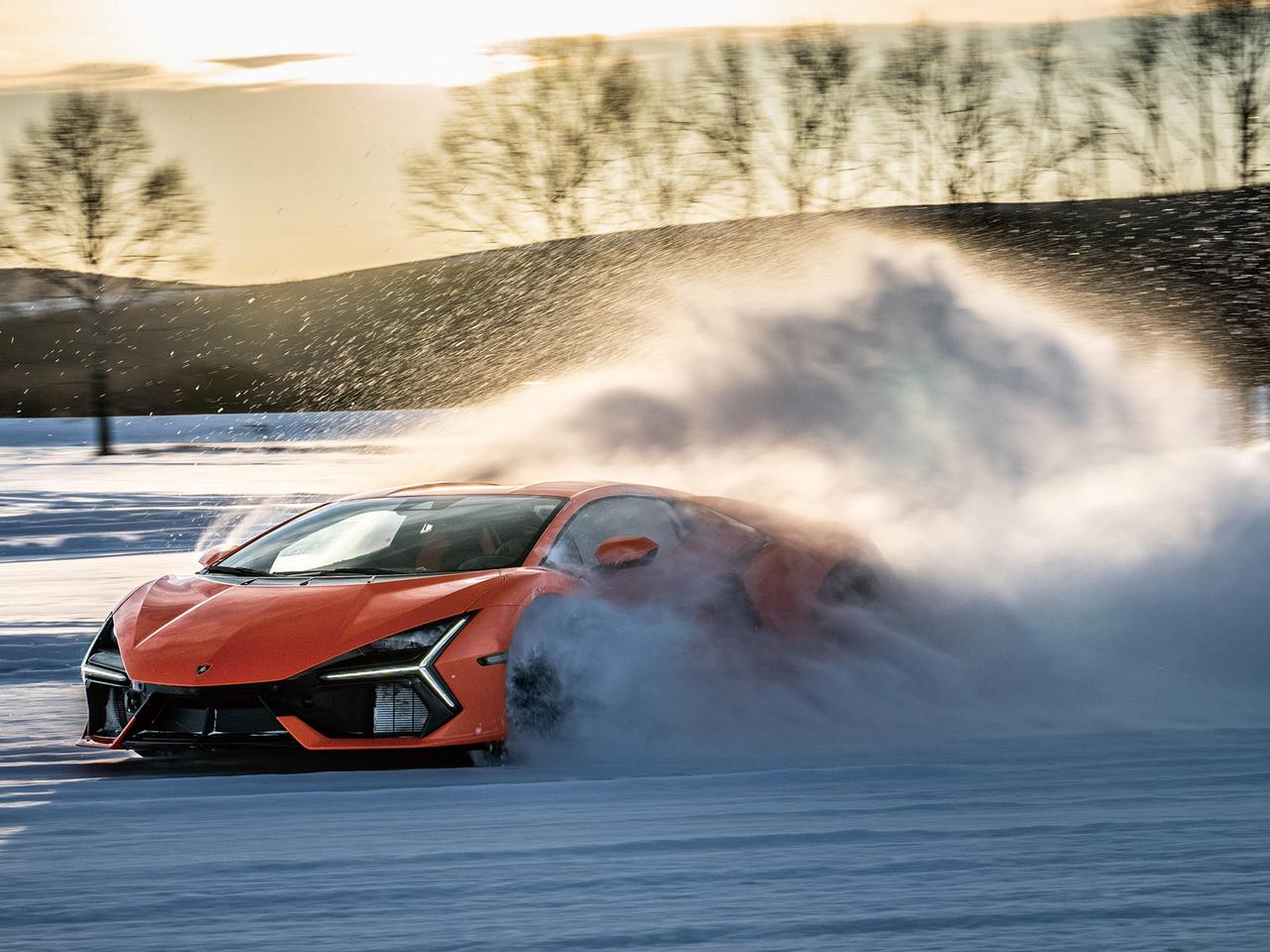 画像: ランボルギーニ レヴエルトで氷上走行。猛牛を氷上で操る、これほどに強い中毒性がある体験はない - Webモーターマガジン