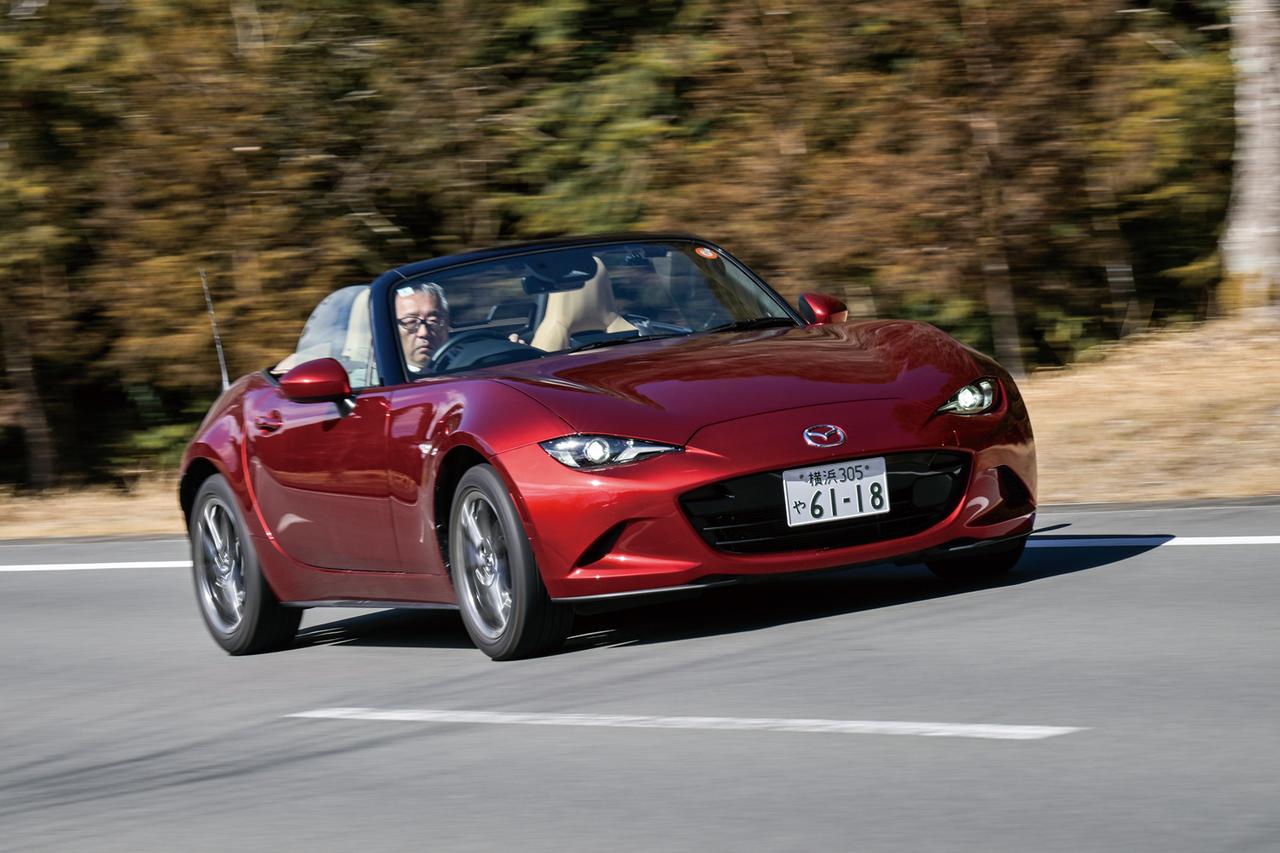 画像: 制動時にアンチリフト力を発するリアサスペンションに合わせて、旋回時に後輪内側のブレーキをわずかにかけて姿勢を制御するKPC（キネマティック・ポスチャー・コントロール）を採用するなど、人馬一体感を高める技術が採用されている。