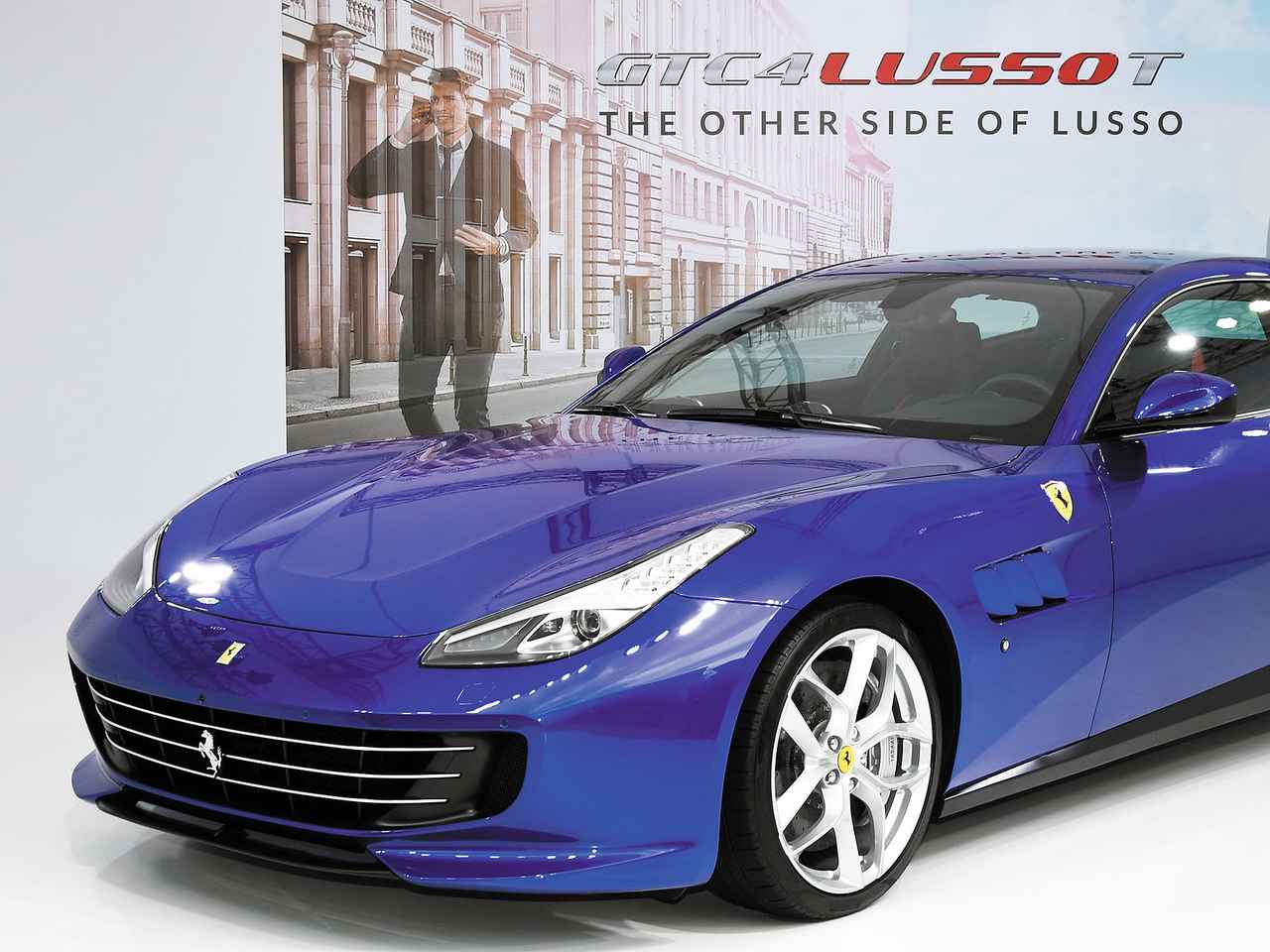 フェラーリ FFは大幅改良で「GTC4ルッソ」に。V8ターボ＋FRで軽量化