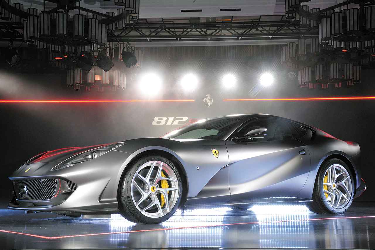 画像: スーパーファストという名に恥じない迫力のあるロングノーズのスタイリングも、このクルマの魅力だ。