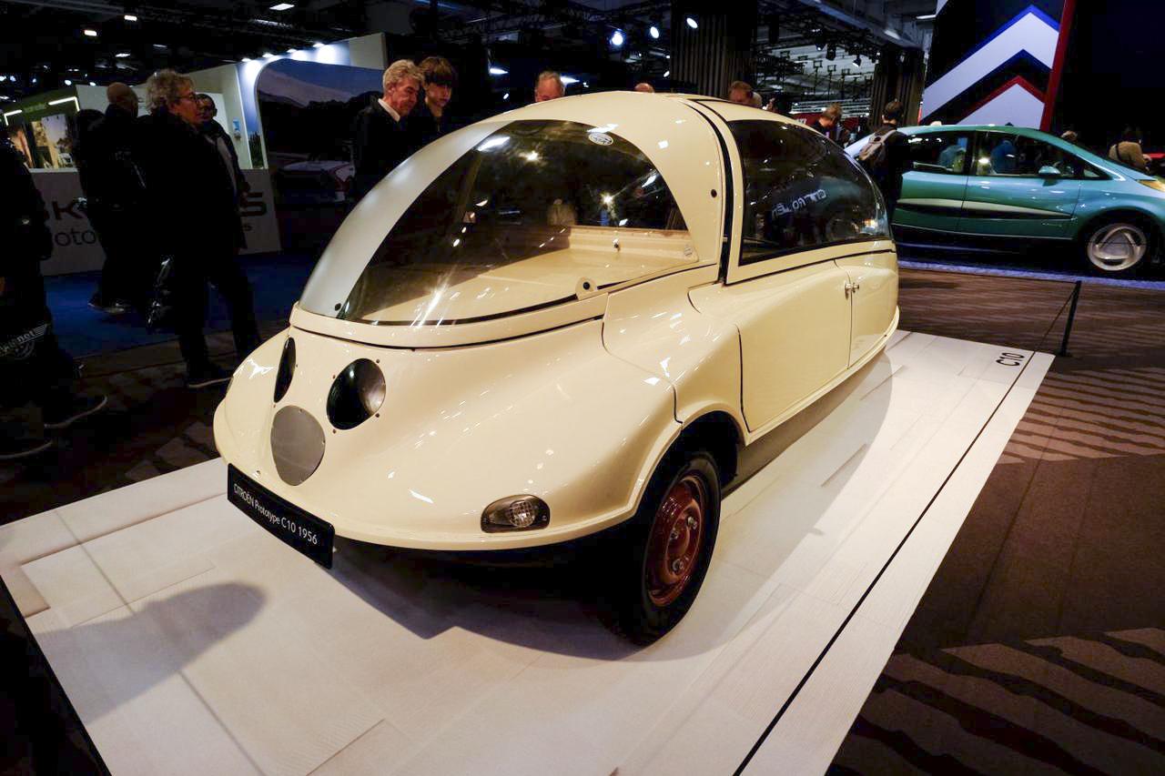 画像: コンパクトカーの常識を覆す、大胆不敵なデザインコンセプト「C10」は、1956年に発表された。航空技術を採り入れたシルエットにつけられた愛称は「water drop（水滴）」。