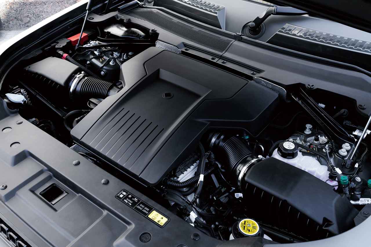 画像: 2.5トンを超えるヘビー級ボディでありながら、V8ツインターボエンジンを搭載して、0→100km／h加速4.0秒という俊足を実現する。