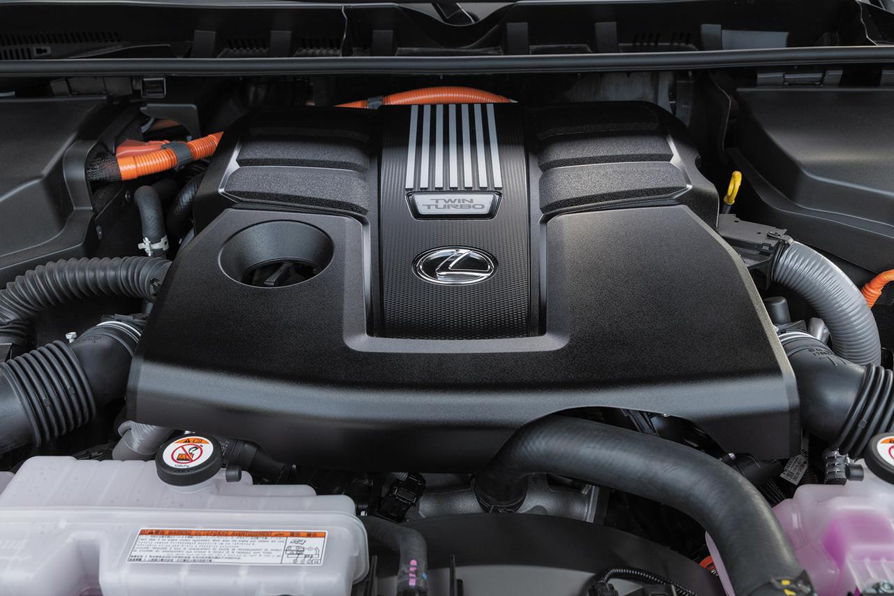 画像: 3.5LV6ツインターボエンジンと10速ATの間にクラッチ付きモータージェネレーターを配置したパラレルハイブリッドシステムを搭載。