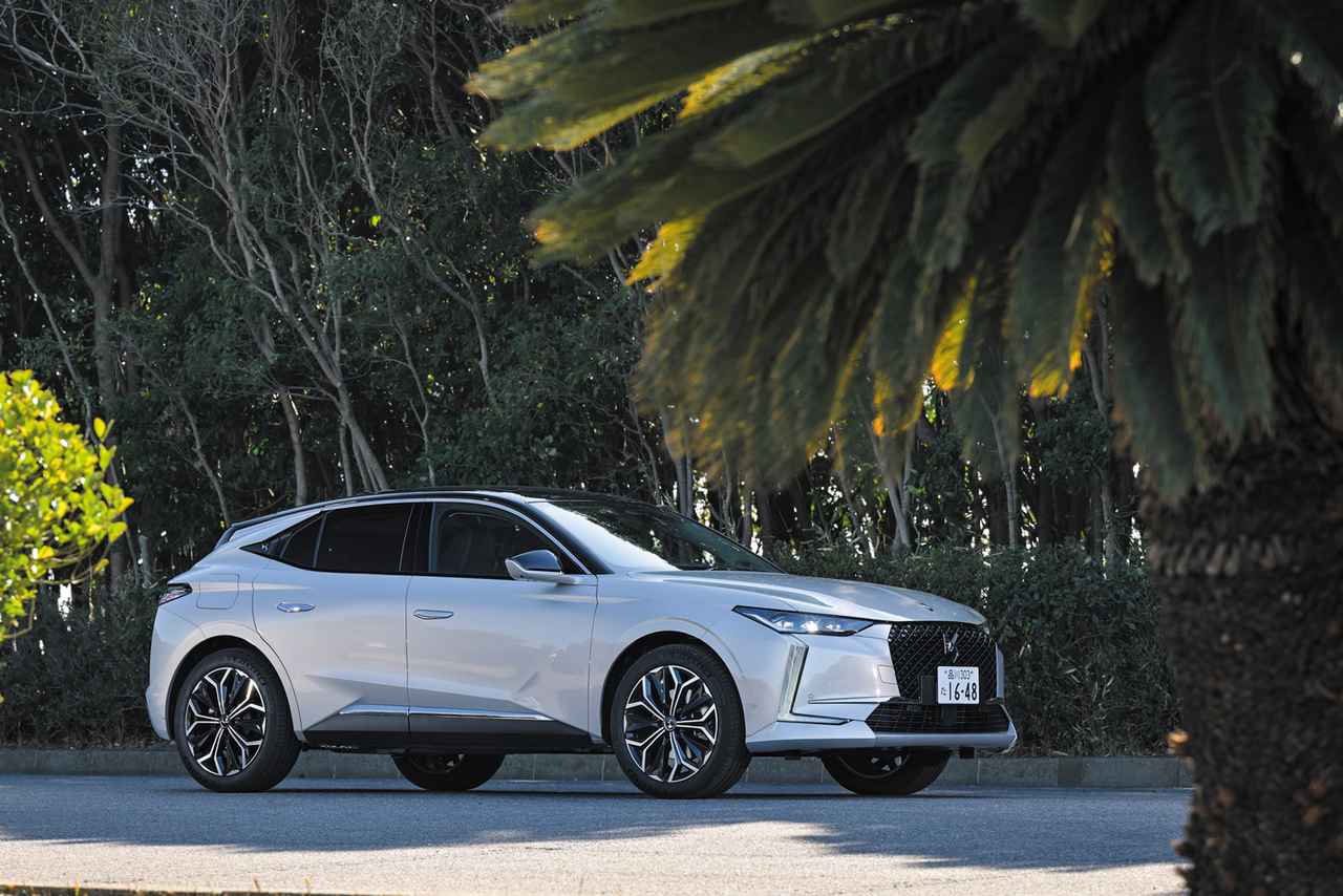 画像: DSオートモビル DS 4 リヴォリ Eテンス。1.6L直4ターボエンジンに12.4kWhの大容量バッテリーを搭載することで、Cセグメントハッチながら車両重量は1730kgに達する。