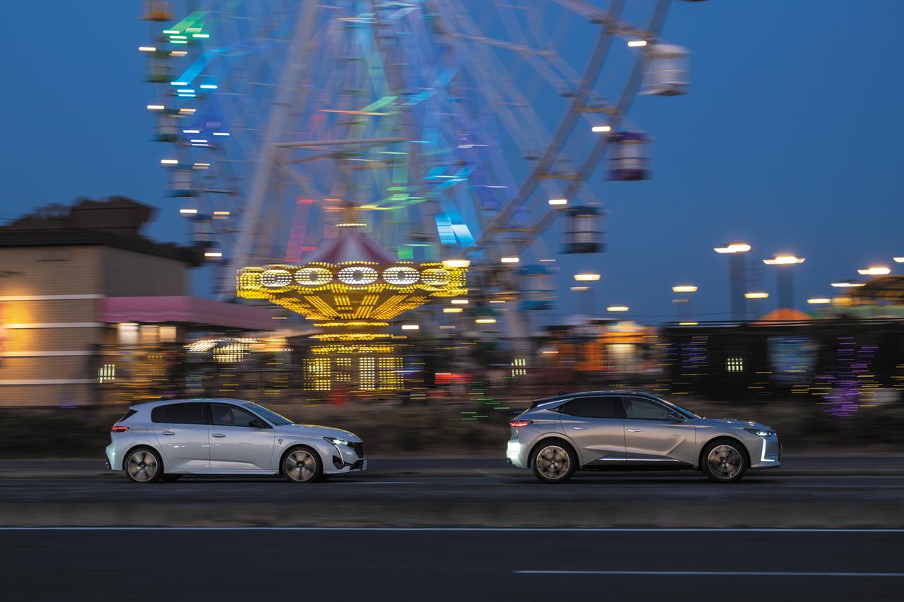 画像: プジョー 308 GTハイブリッド（左）とDSオートモビル DS 4 リヴォリ Eテンス。