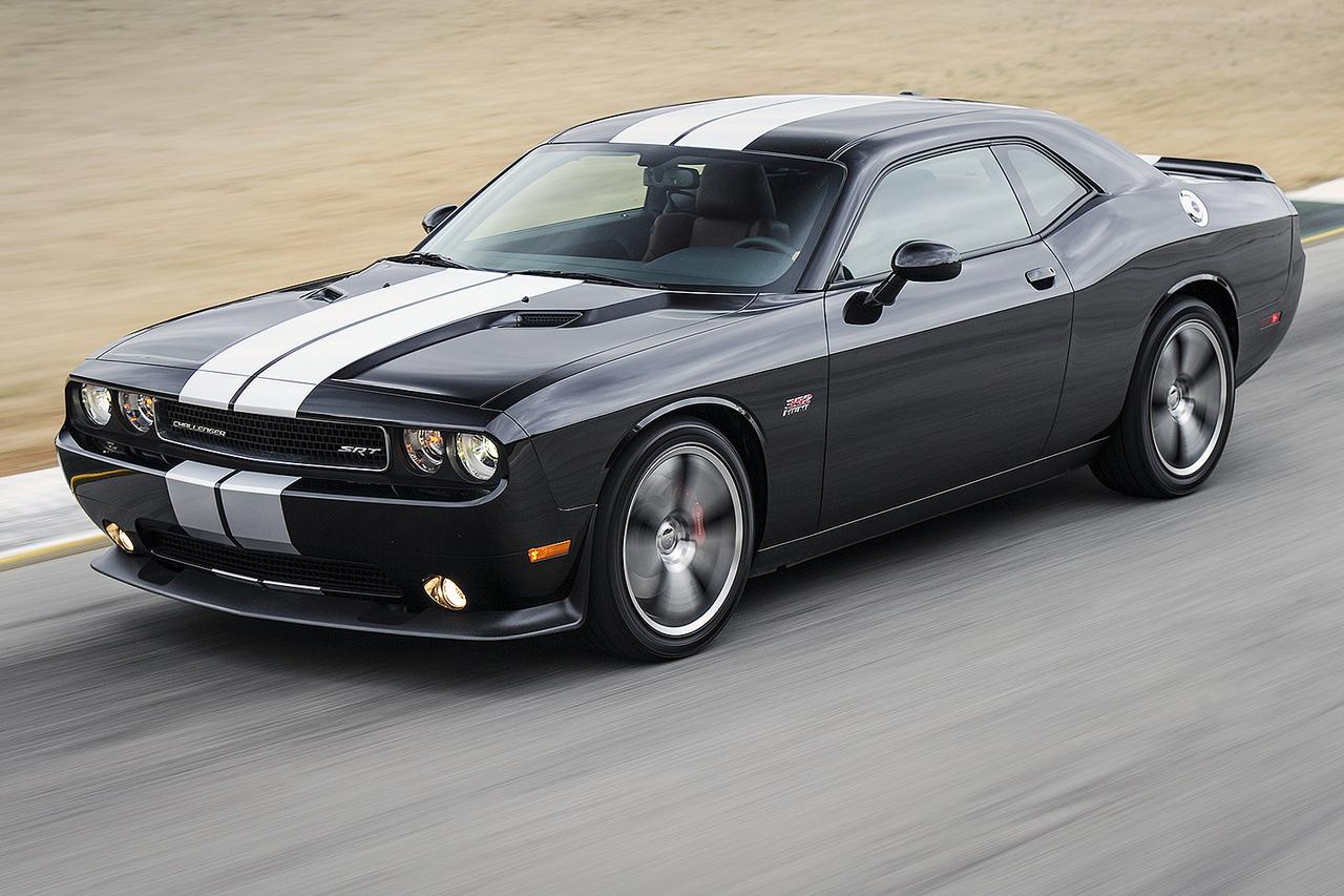 画像: こちらも日本に導入されていたチャレンジャーも、スーパークーペのチャレンジャー SRT8に。どちらも走りは古典的だが楽しい。