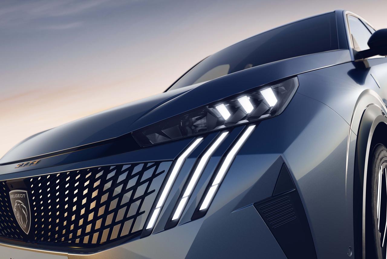 画像: 3本のライオンシグネチャーLEDと大型グリルが存在感を放つ、新型5008の精悍なフロントフェイス