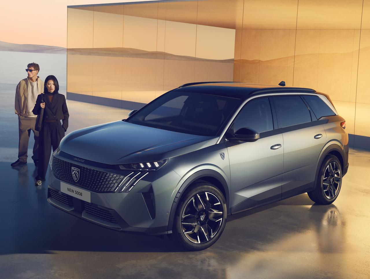 画像 : 1番目の画像 - 新型プジョー5008ハイブリッド日本上陸！ 全長17cm拡大のロングボディを採用した7人乗りSUV - Webモーターマガジン