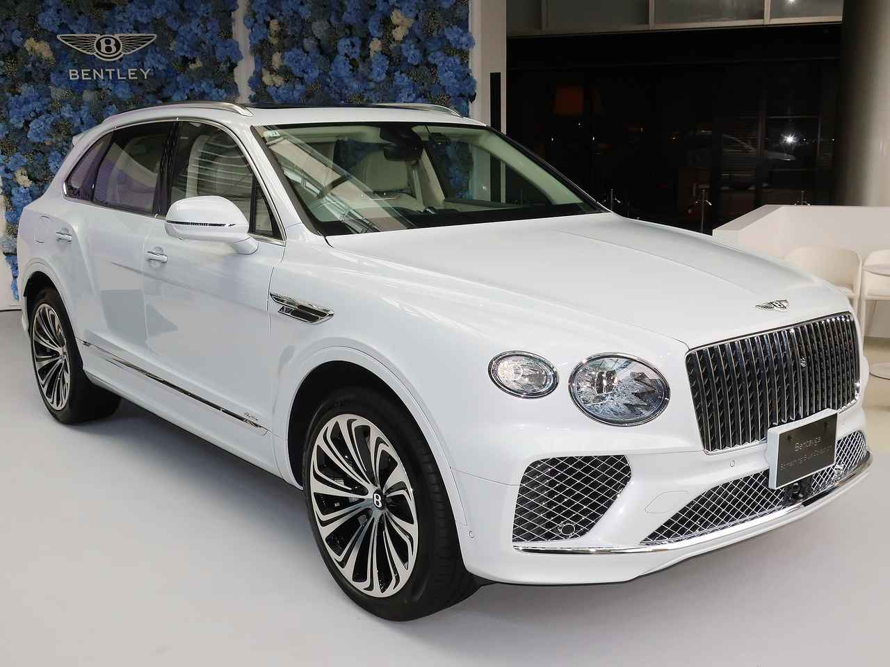 画像 : 1番目の画像 - ベントレー ベンテイガ サムシングブルー - Webモーターマガジン