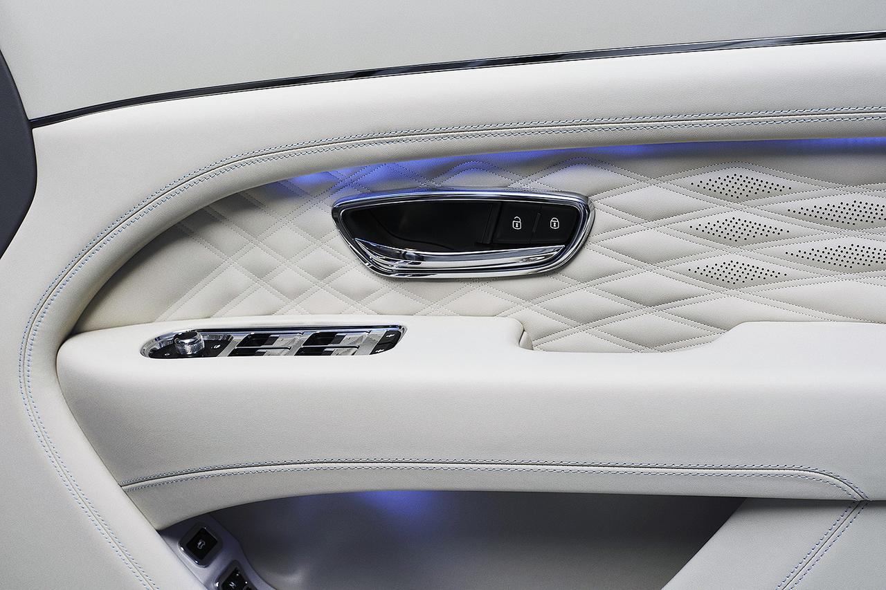 画像 : 6番目の画像 - ベントレー ベンテイガ サムシングブルー - Webモーターマガジン