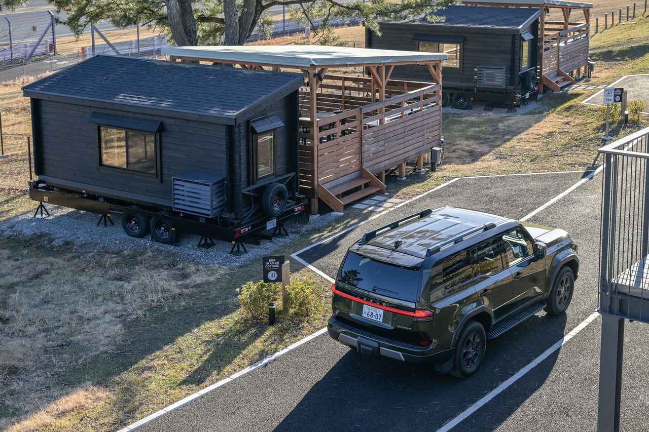 画像: 今回GXの撮影に使用した「RECAMP」は、富士スピードウェイの100Rの内側に位置し、国際サーキットの雰囲気を感じながら滞在できるサーキット一体型のキャンプ場。昼はレース観戦を、夜は静寂の中で星空を楽しむことができる。