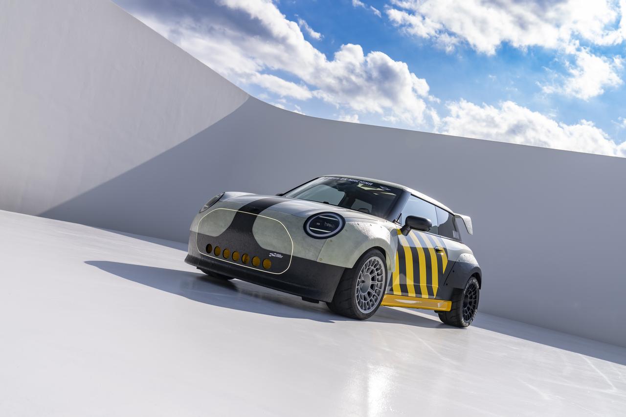 画像 : 1番目の画像 - MINIが日本初公開のコンセプトカー「THE SKEG」と新モデル「MINI GP INSPIRED EDITION」を発表 - Webモーターマガジン